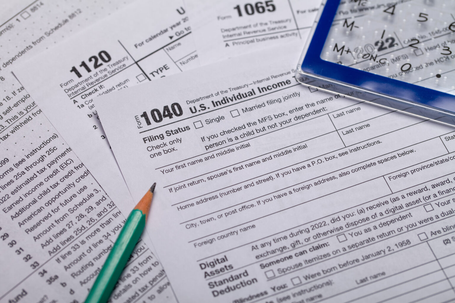 Formularios de impuestos y calculadora